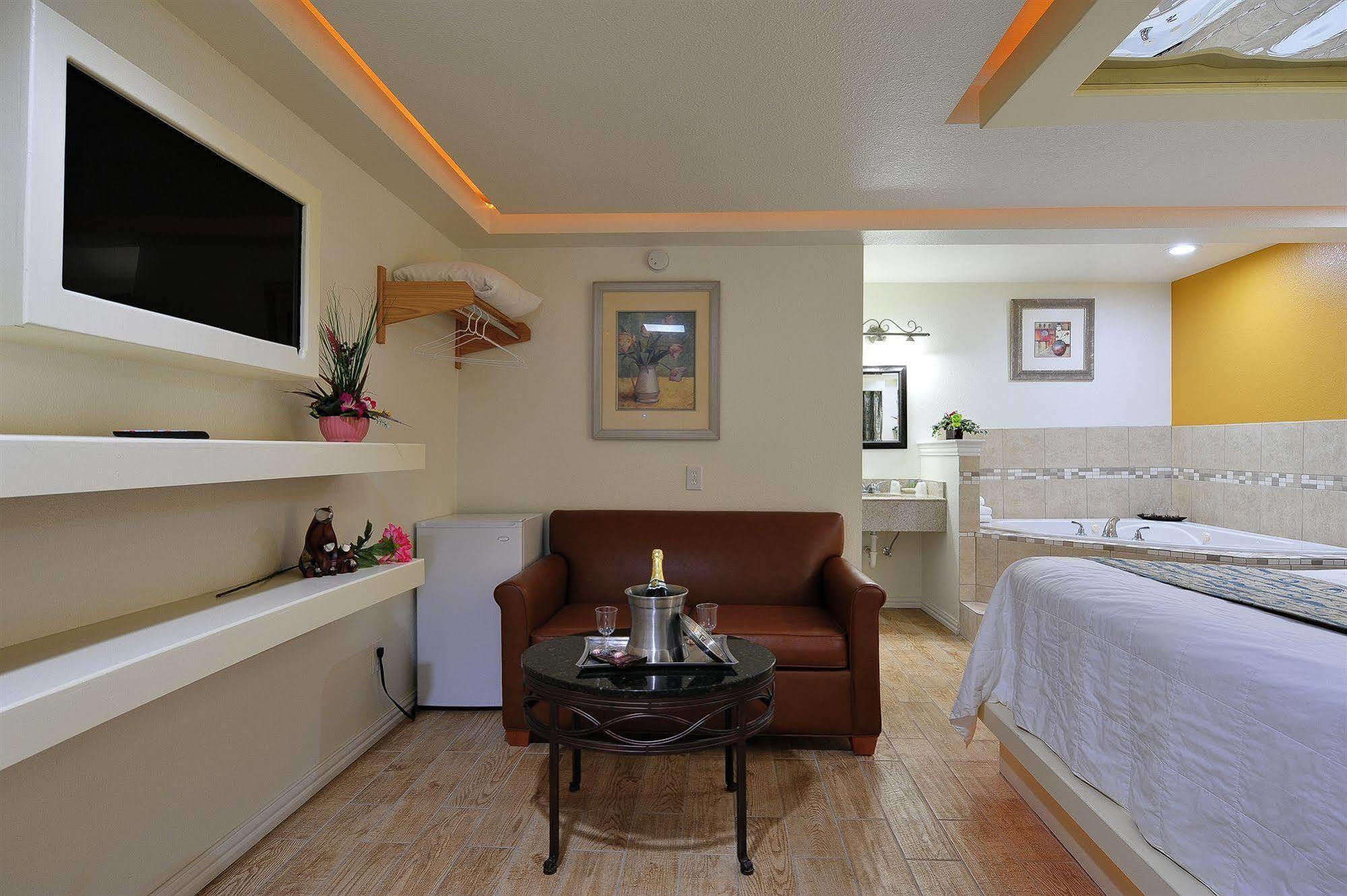 Romantic Inn & Suites Dallas Exterior photo